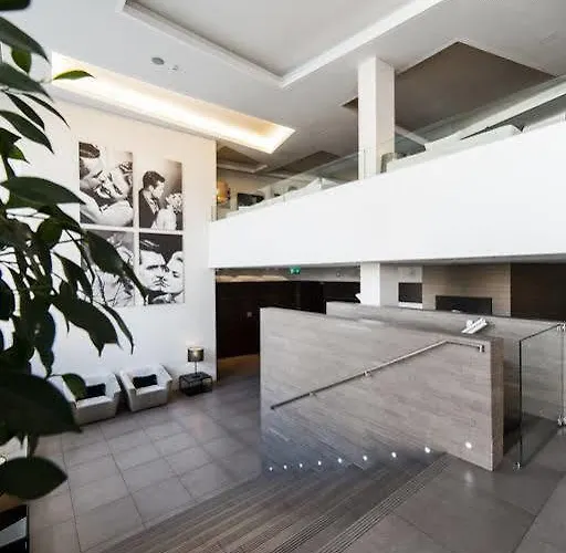 فندق Moov Centro 2*