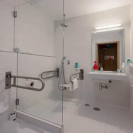 فندق Moov Centro 2*